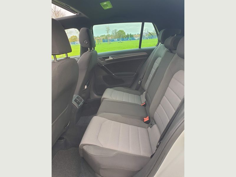 Volkswagen Golf  2.0 TDI BlueMotion Tech R-Line Edition Euro 6 (s/s) 5dr