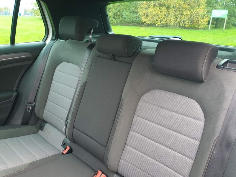 Volkswagen Golf  2.0 TDI BlueMotion Tech R-Line Edition Euro 6 (s/s) 5dr