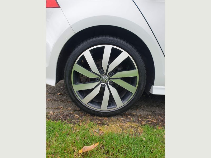 Volkswagen Golf  2.0 TDI BlueMotion Tech R-Line Edition Euro 6 (s/s) 5dr